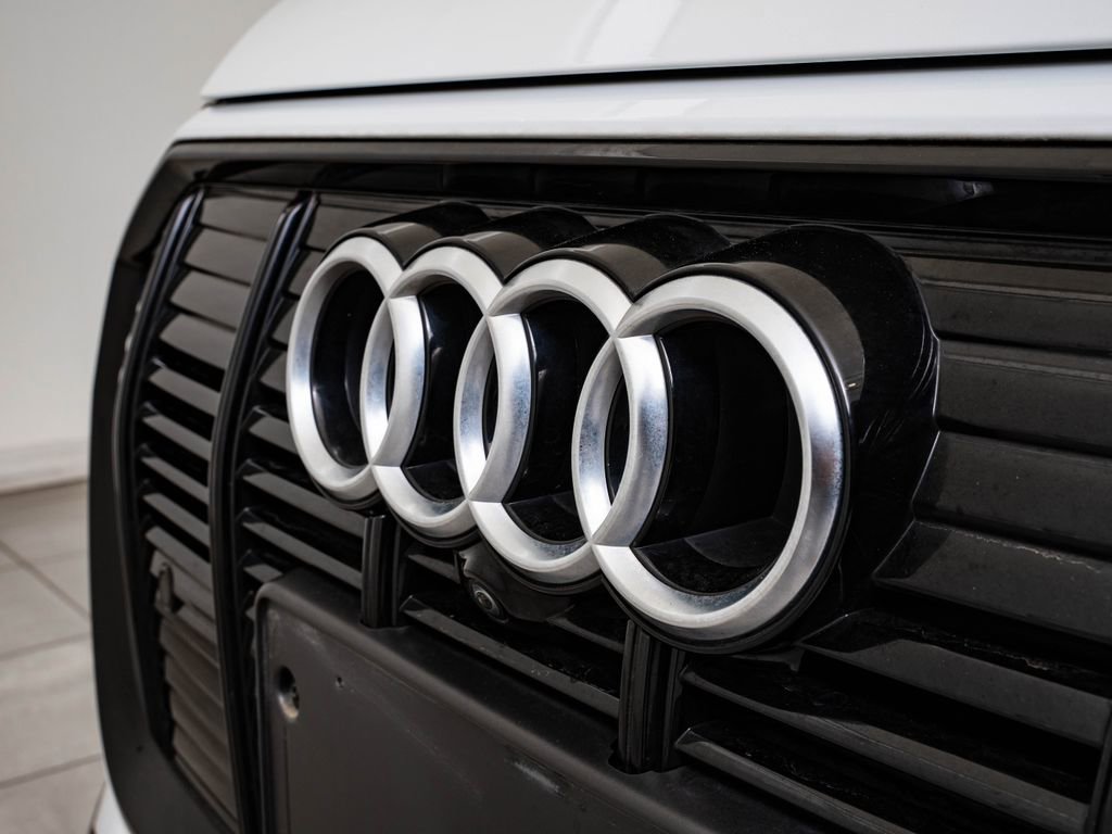 Used 2021 Audi e-tron Premium w/ Convenience Plus Package AWD/4WD image 3