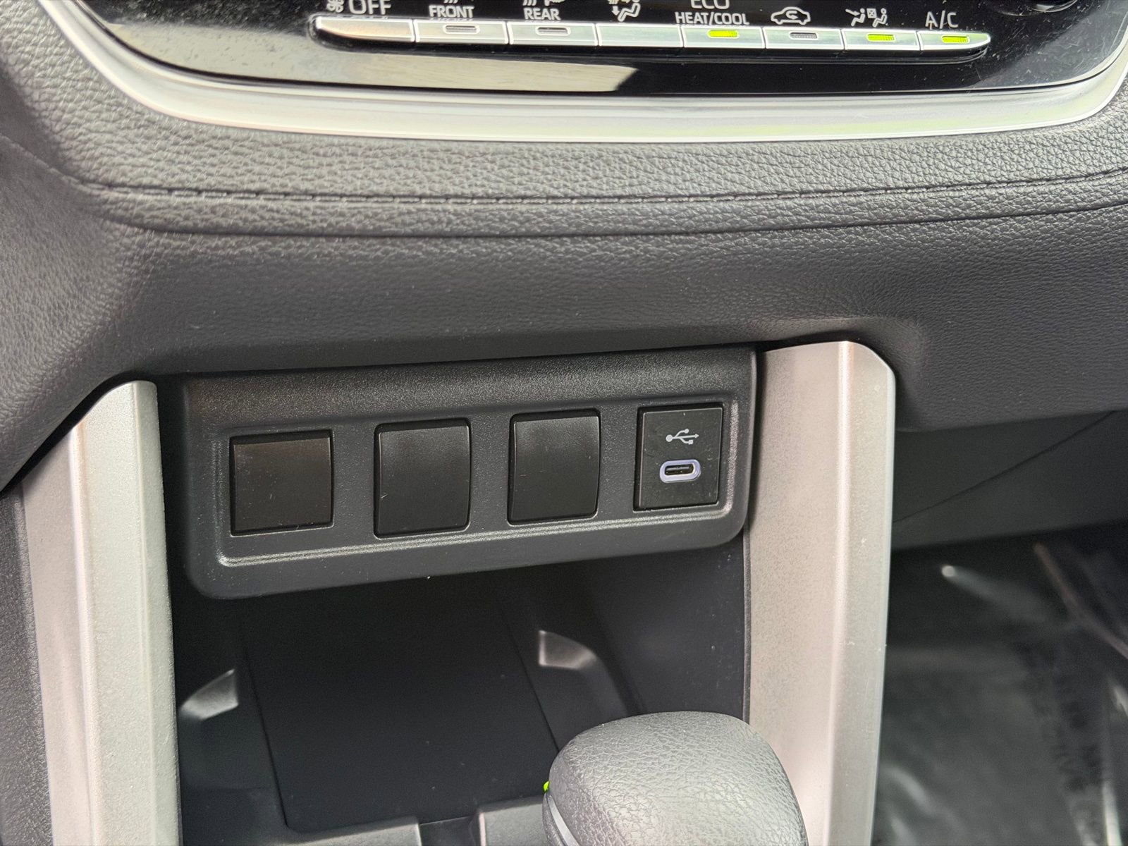 Used 2024 Toyota Corolla Cross SE image 21