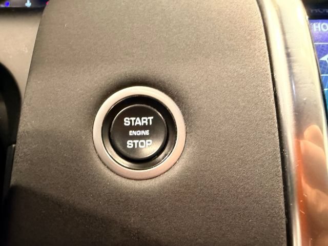 Used 2020 Land Rover Discovery Sport SE AWD/4WD image 19