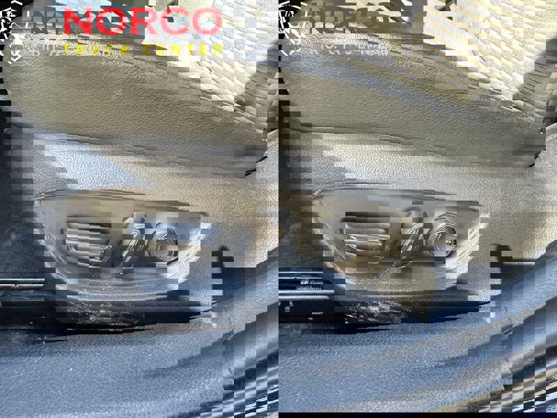 Used 2020 Toyota Camry SE image 16