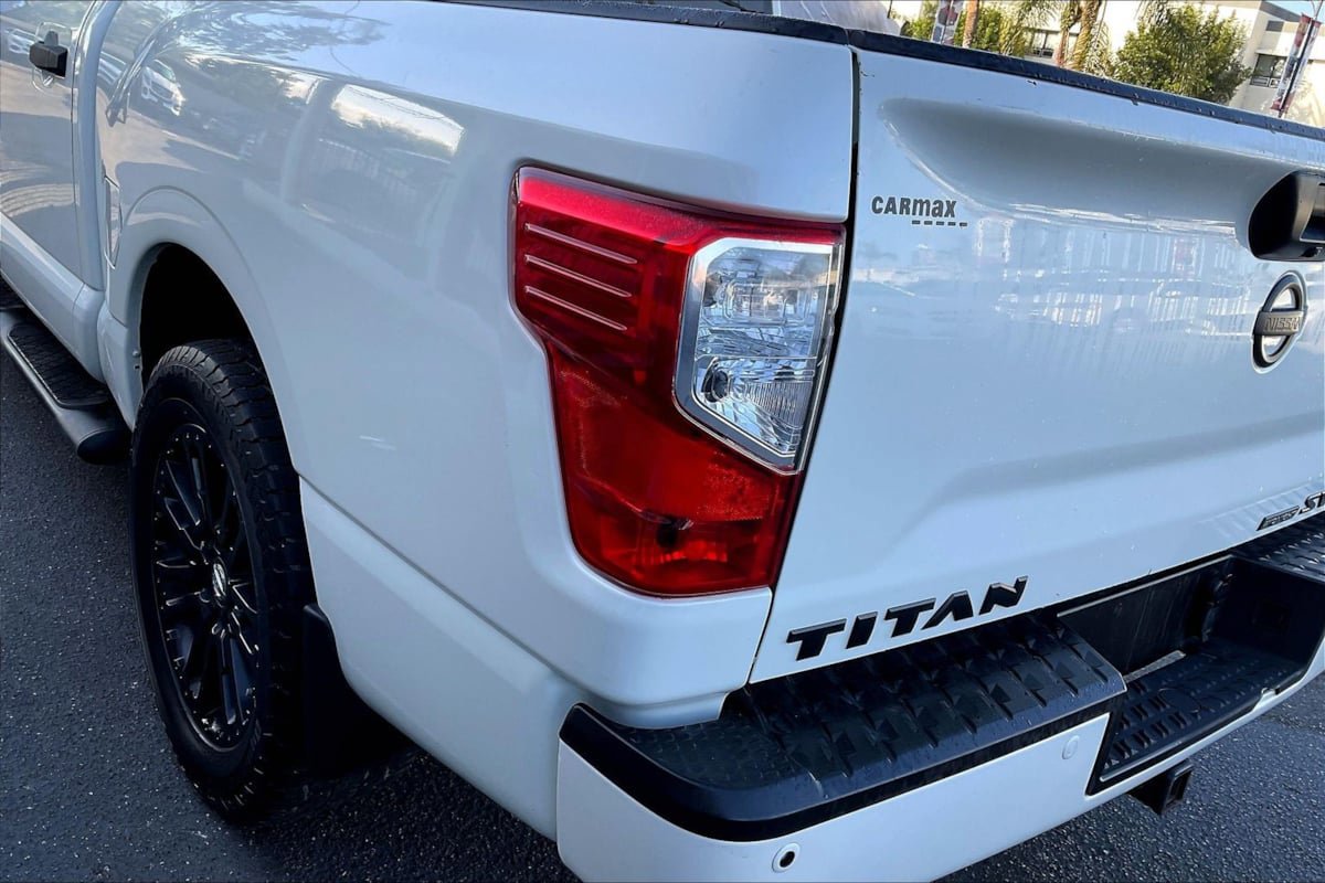 Used 2018 Nissan Titan SV w/ SV Convenience Package AWD/4WD image 31