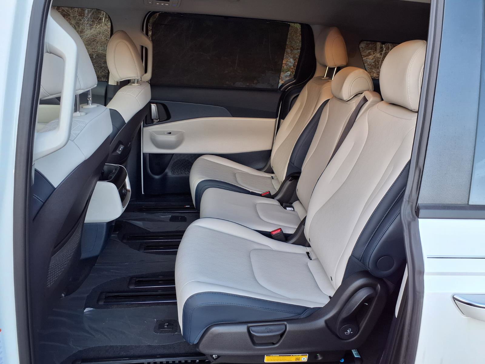 New 2026 Kia Carnival EX image 4