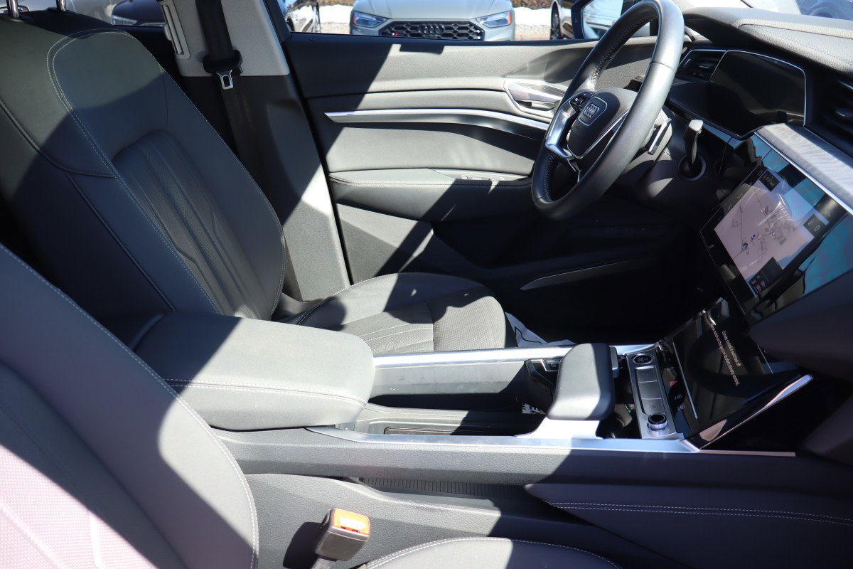 Used 2021 Audi e-tron Premium Plus w/ Premium Plus Package AWD/4WD image 13