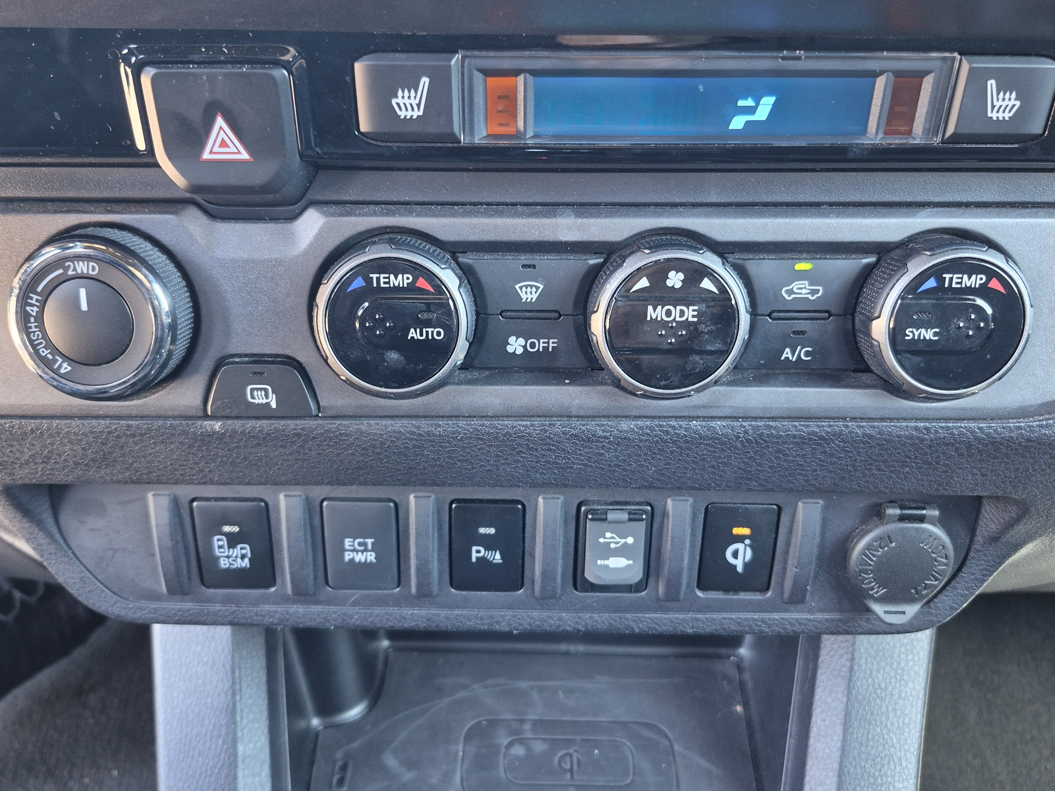 Used 2017 Toyota Tacoma TRD Sport w/ Premium & Technology Package AWD/4WD image 31
