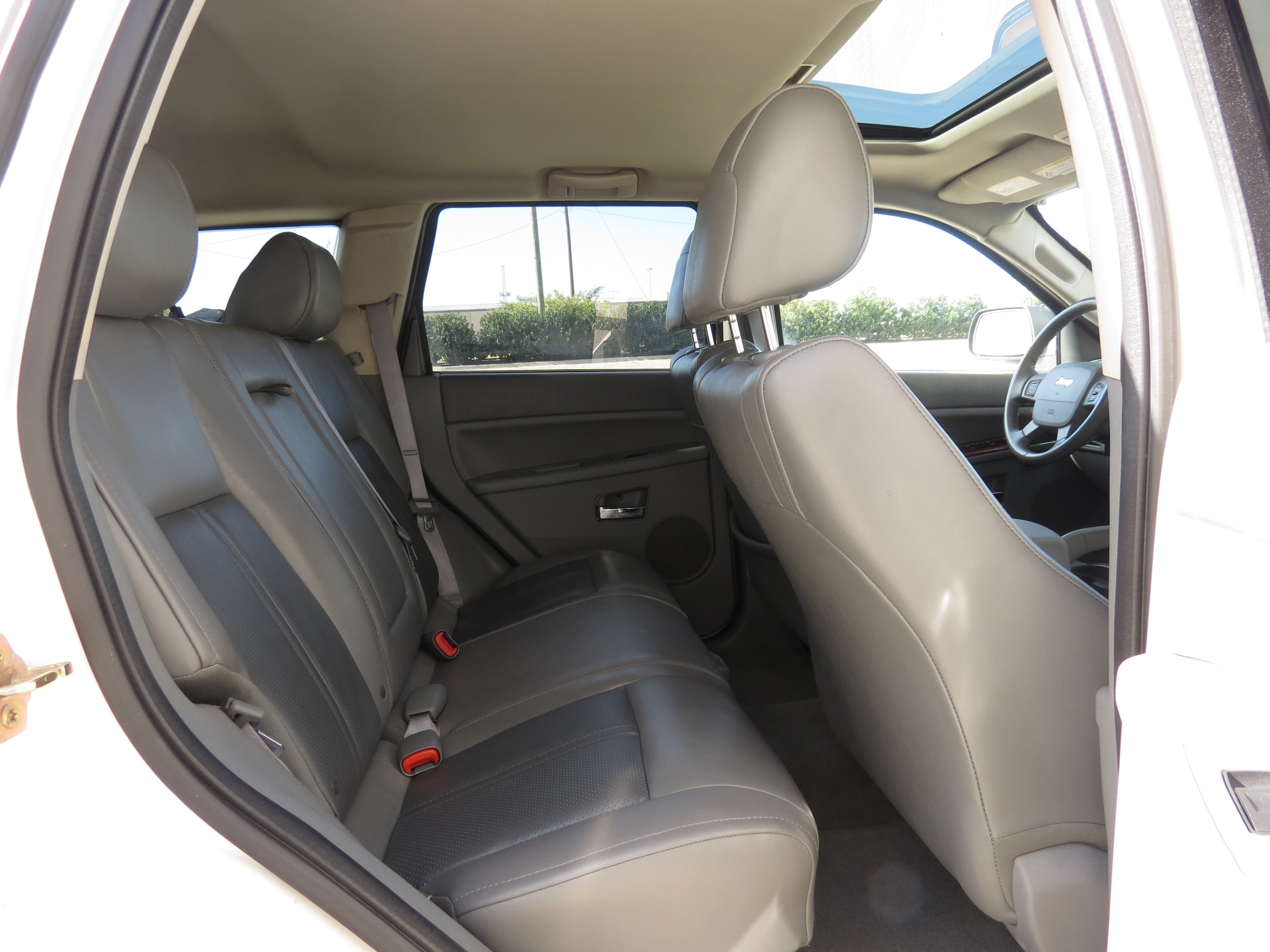 Used 2005 Jeep Grand Cherokee Limited AWD/4WD image 30