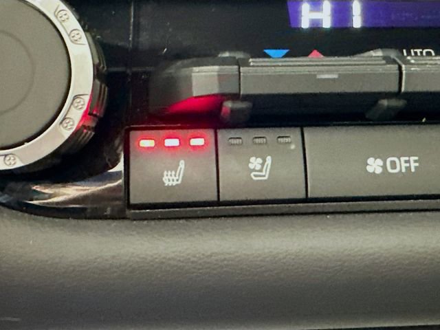 Used 2023 Toyota Tundra Platinum image 18