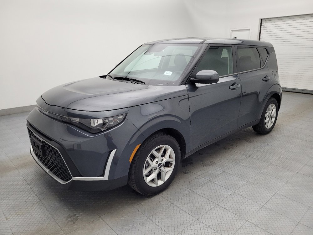 Used 2025 Kia Soul LX image 2