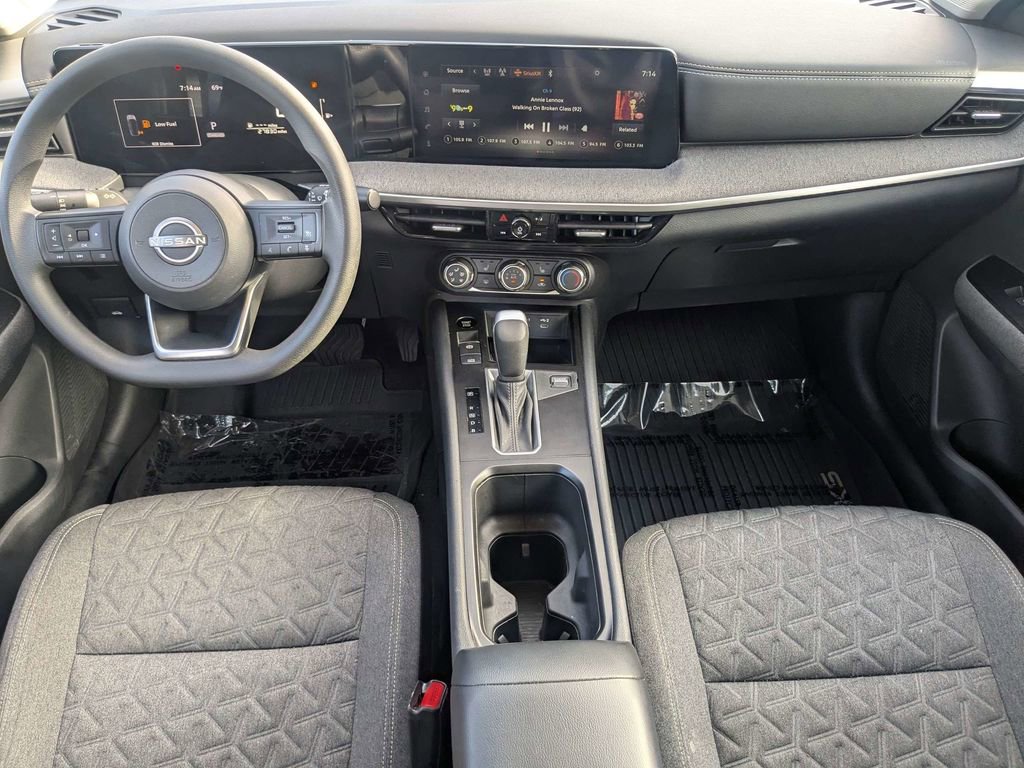 Used 2025 Nissan Kicks SV w/ SV Premium Package FWD image 15