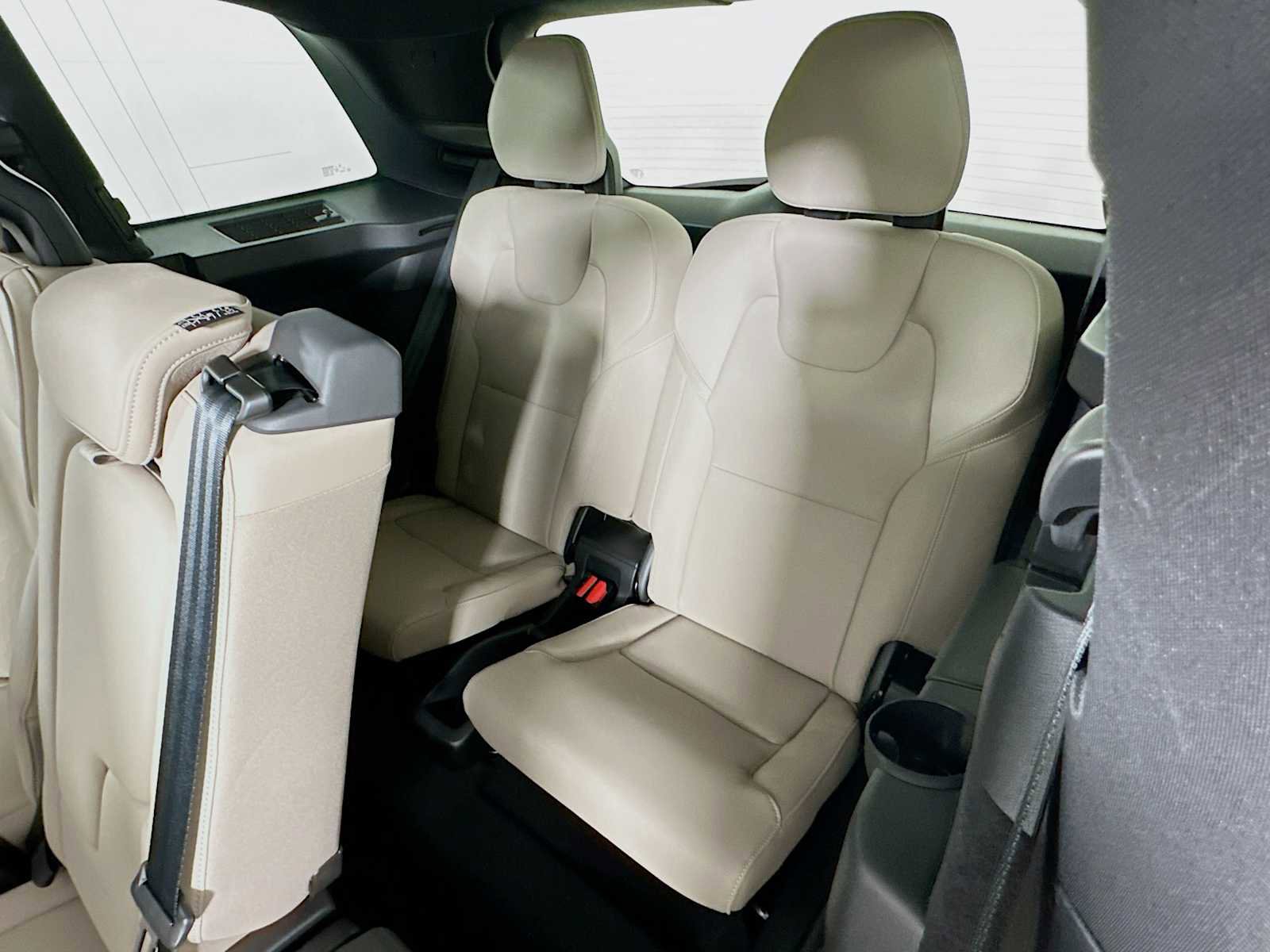 New 2026 Volvo XC90 B6 Plus w/ Protection Package Premier image 25