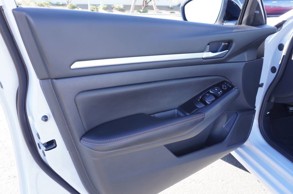 Certified 2025 Nissan Altima 2.5 SR image 14