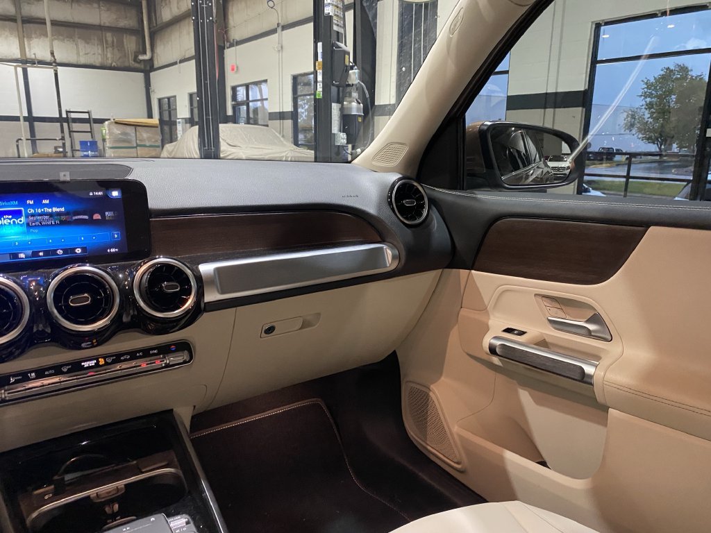 Used 2022 Mercedes-Benz GLB 250 image 4