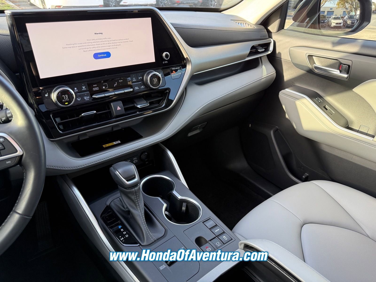 Used 2023 Toyota Highlander XLE FWD image 13