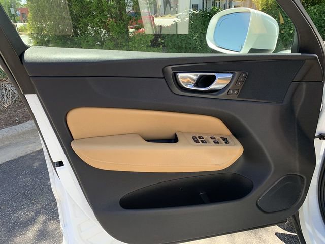 Used 2018 Volvo XC60 T6 Momentum w/ Convenience Package AWD/4WD image 17