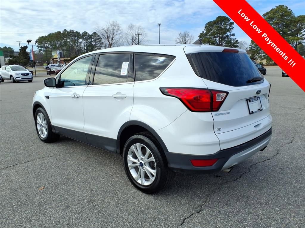 Used 2019 Ford Escape SE image 3