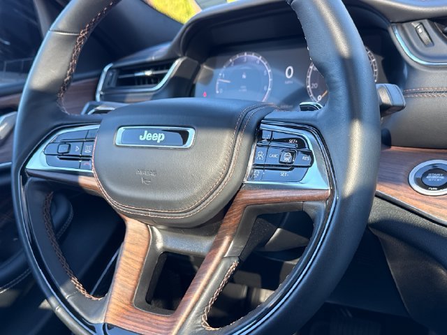 Used 2025 Jeep Grand Cherokee L Summit w/ Obsidian Package AWD/4WD image 13