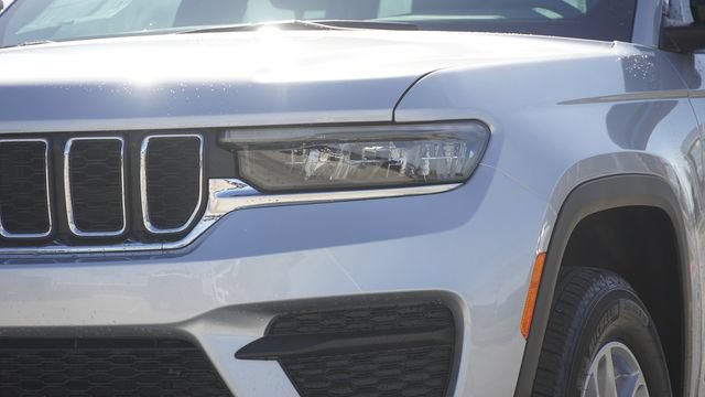 New 2026 Jeep Grand Cherokee Laredo X RWD image 4