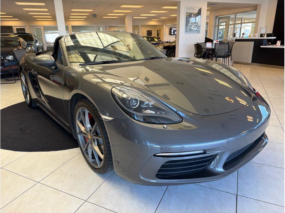Used 2017 Porsche 718 Boxster S RWD image 3