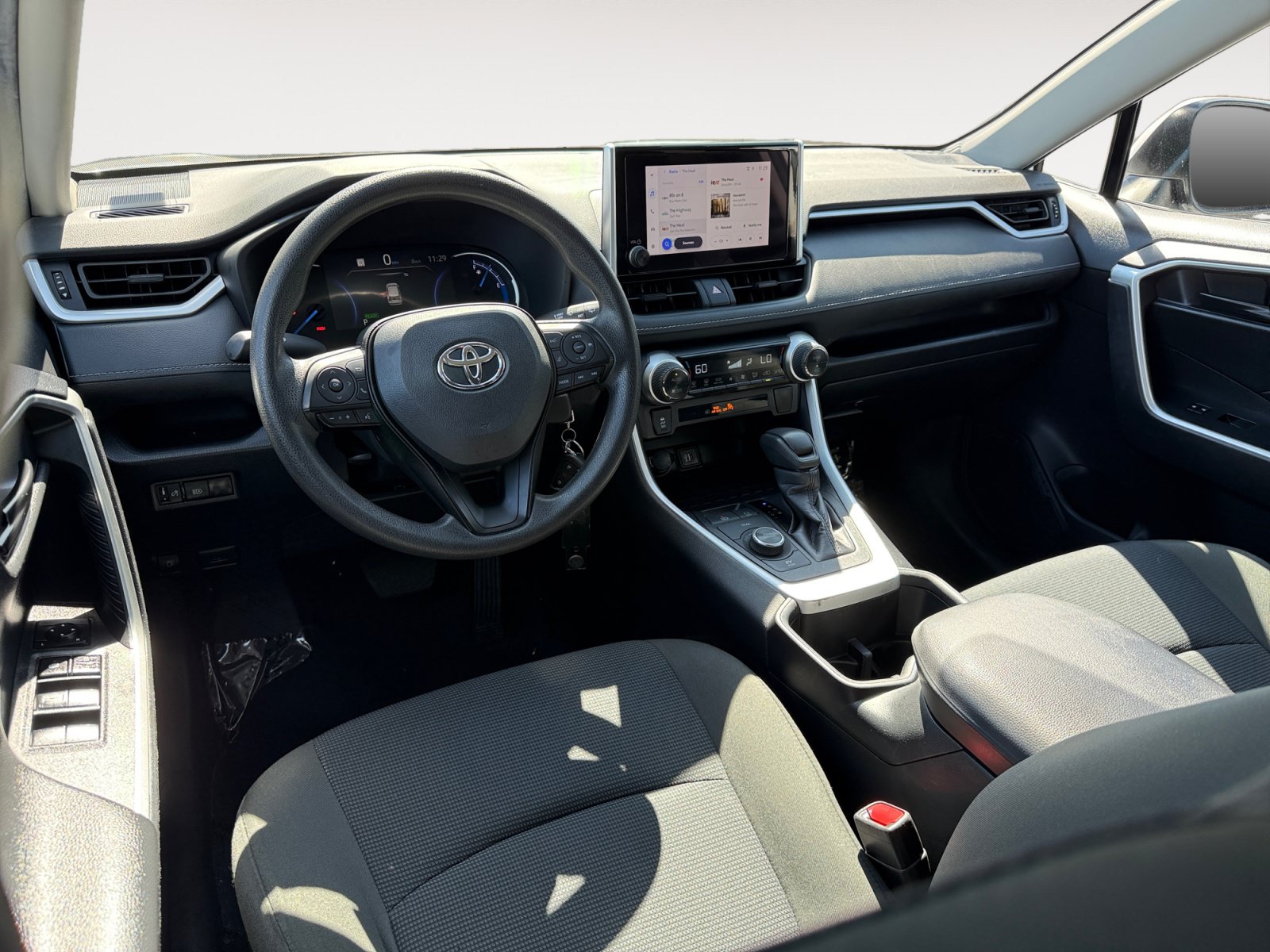 Used 2024 Toyota RAV4 LE AWD/4WD image 15