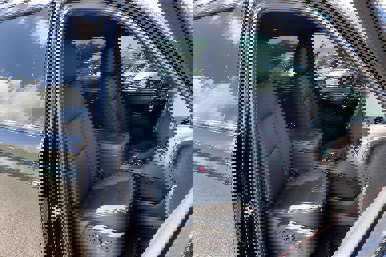 Used 2023 Chevrolet Suburban RST w/ Luxury Package image 9