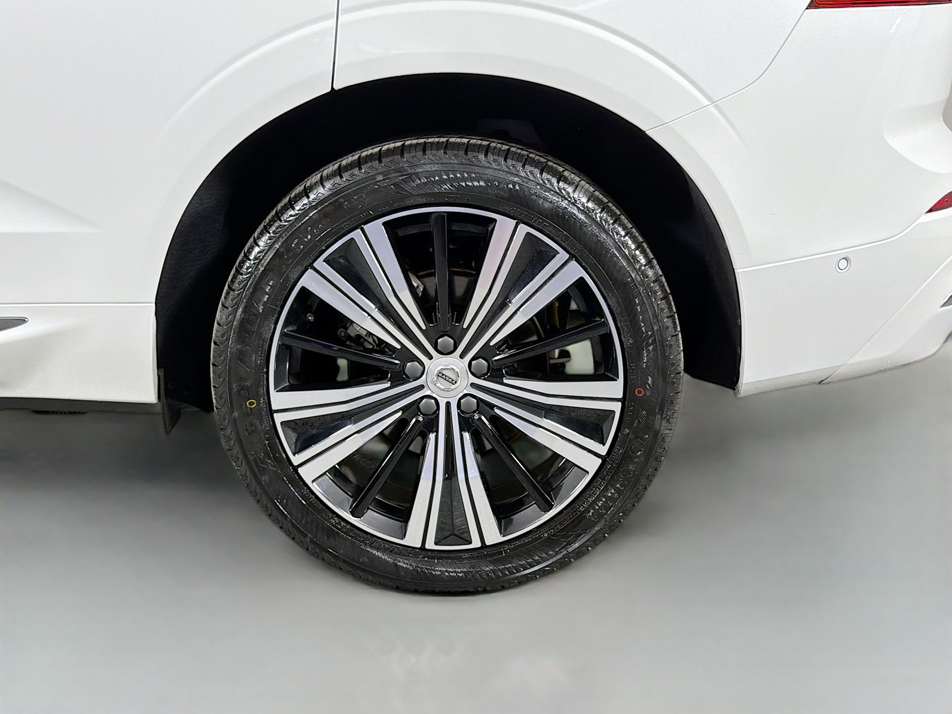 Certified 2023 Volvo XC60 B5 Plus w/ Protection Package Premier FWD image 31
