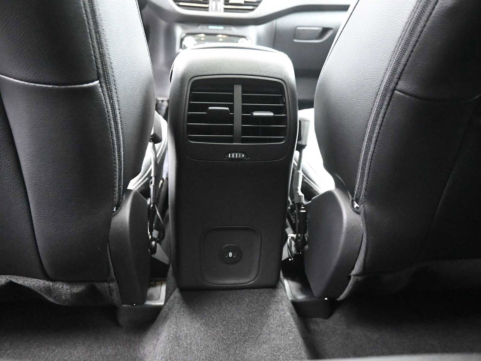 Used 2025 Ford Escape SE w/ PHEV Premium Package image 26