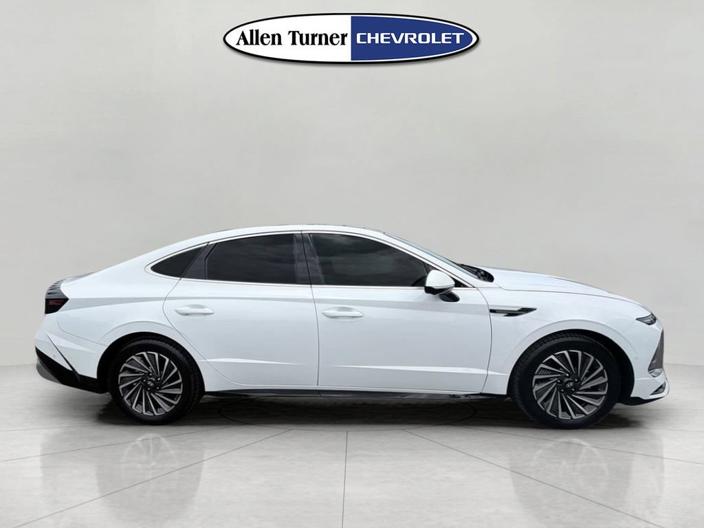 Used 2025 Hyundai Sonata Limited FWD image 3