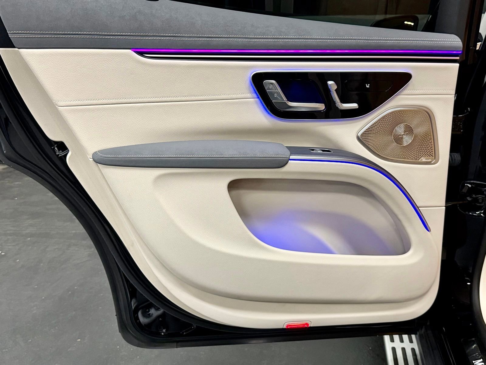 Certified 2023 Mercedes-Benz EQS 450+ SUV image 39