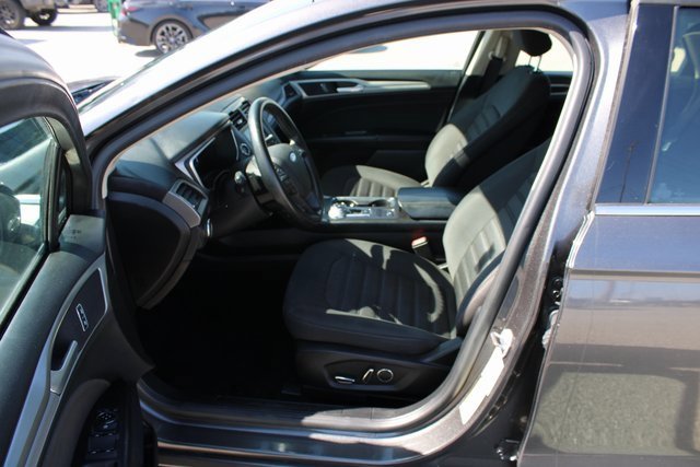 Used 2019 Ford Fusion SE image 13