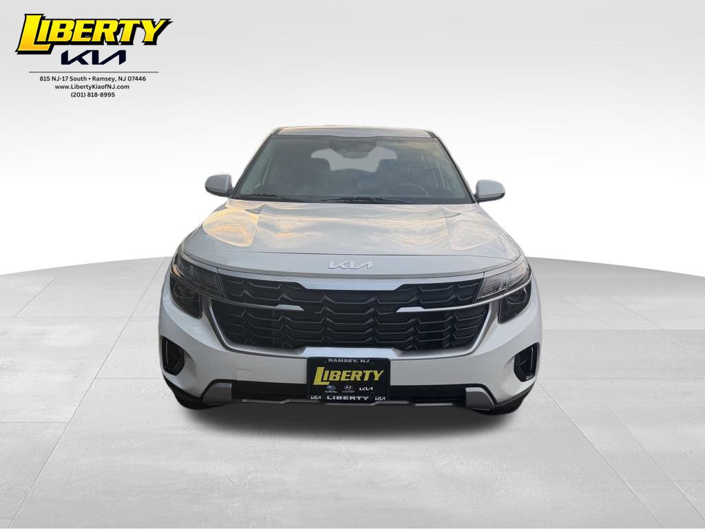 Used 2026 Kia Seltos LX AWD/4WD image 2