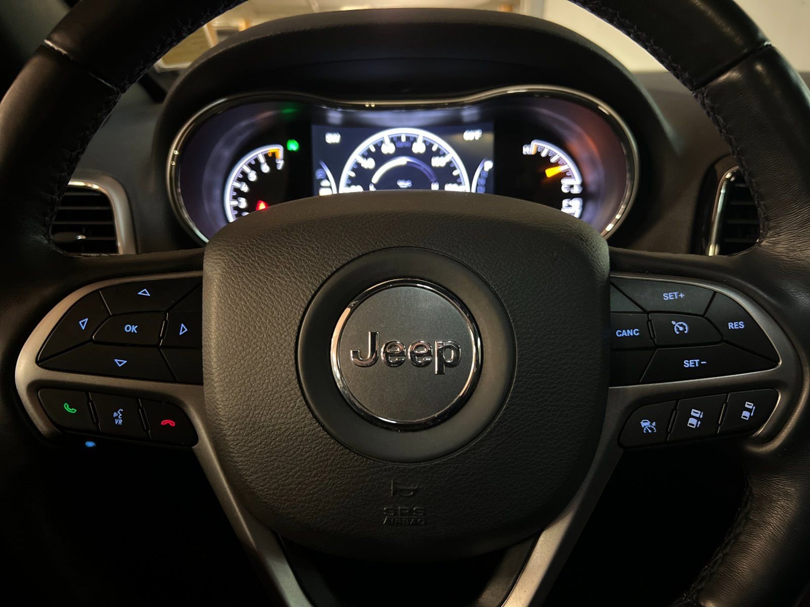 Certified 2022 Jeep Grand Cherokee Limited w/ Tech Group image 23