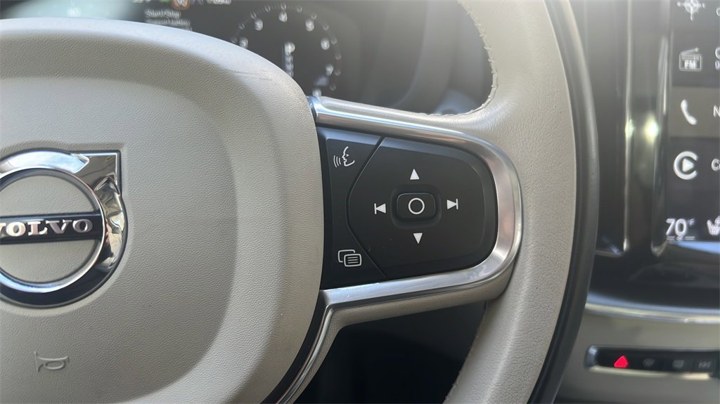 Used 2018 Volvo XC60 T5 Momentum w/ Vision Package image 27