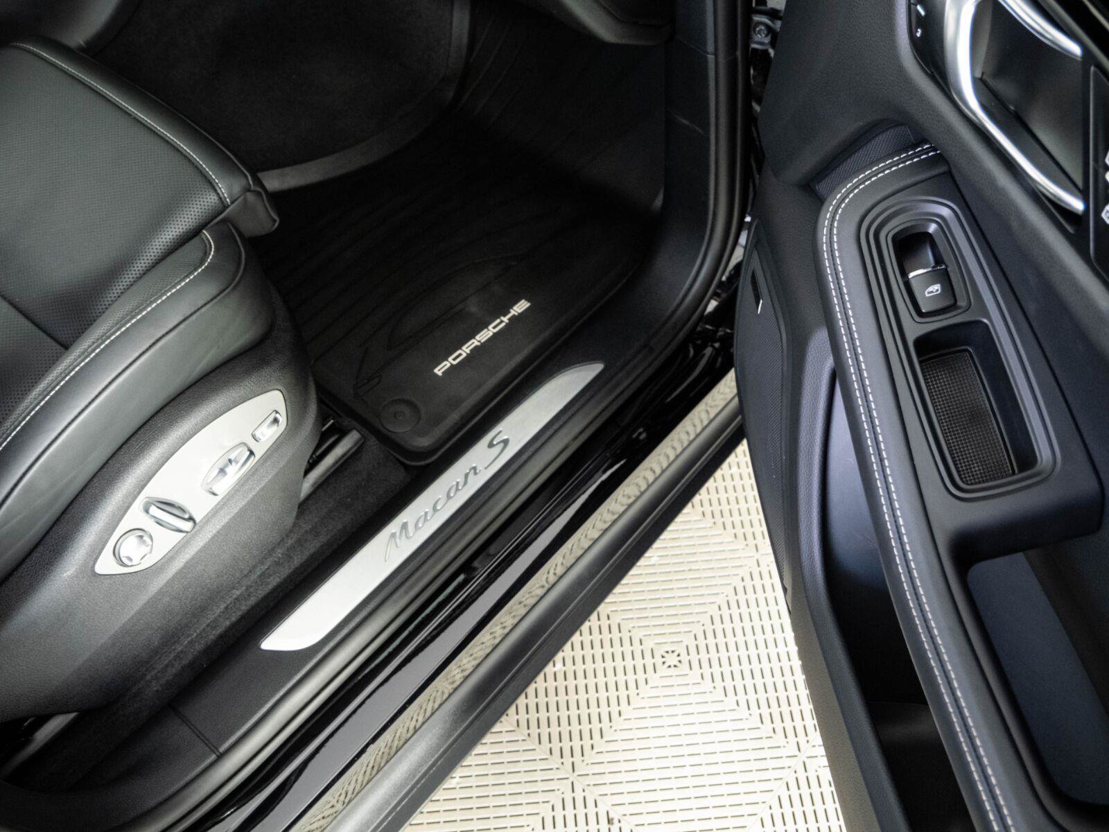 Used 2024 Porsche Macan S AWD/4WD image 26
