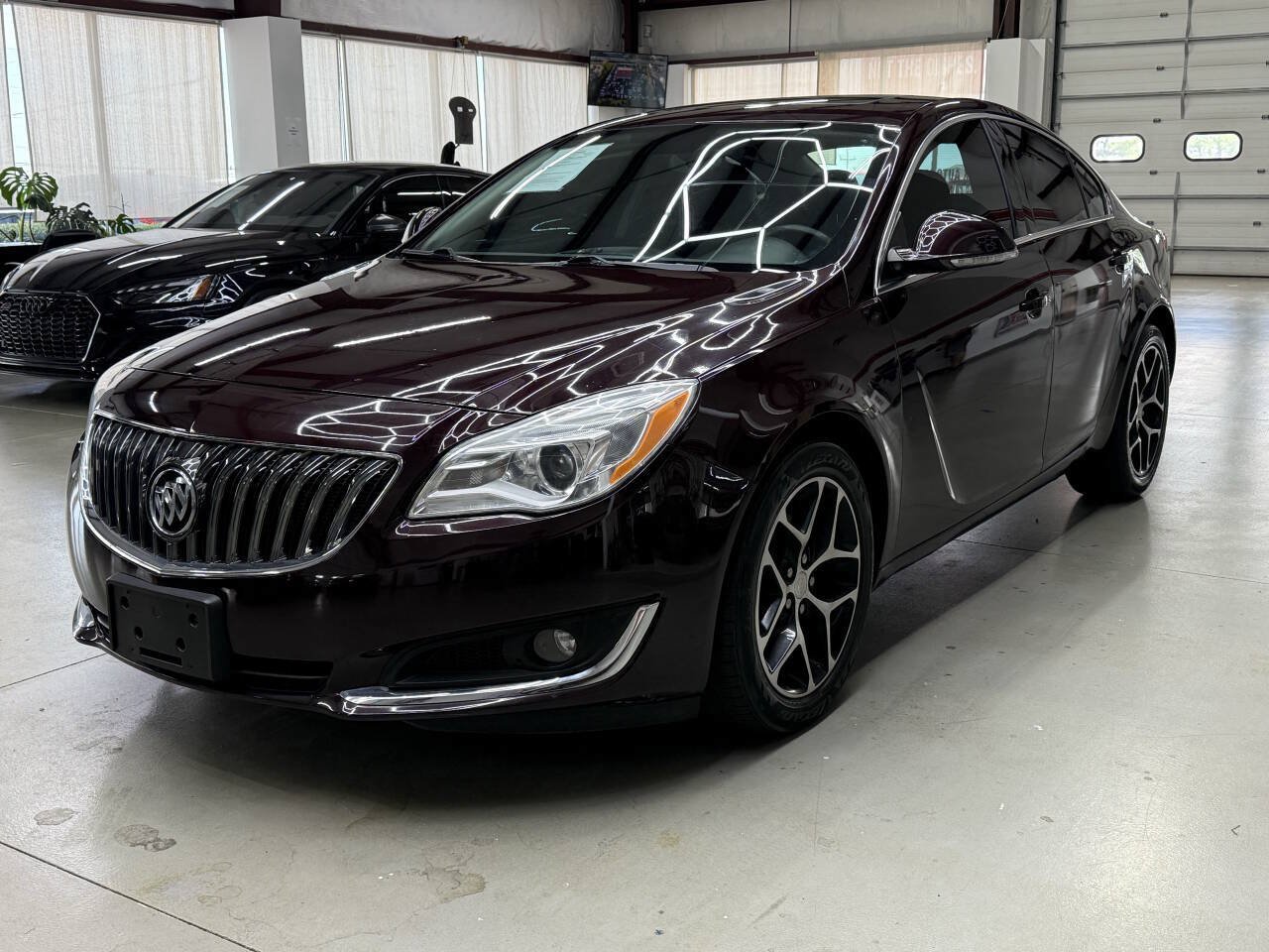 Used 2017 Buick Regal Sport Touring FWD image 5