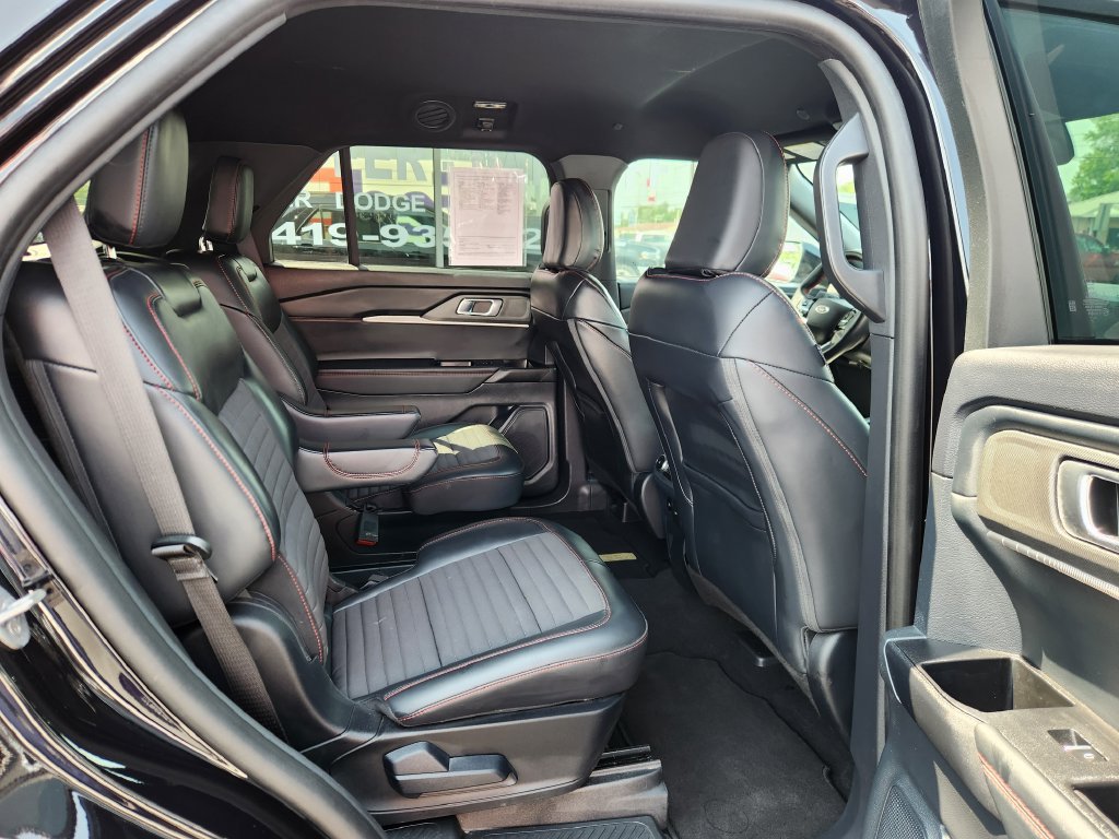 Used 2025 Ford Explorer ST-Line AWD/4WD image 12