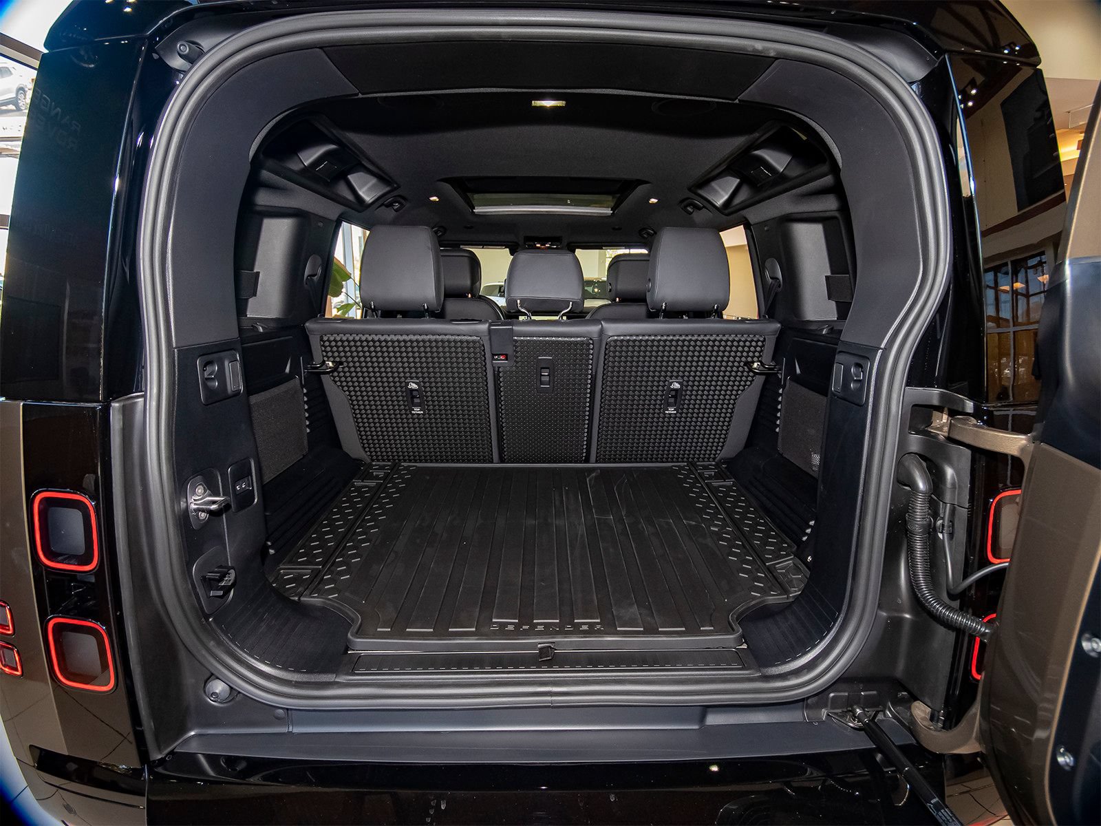 New 2026 Land Rover Defender 110 X-Dynamic SE AWD/4WD image 46