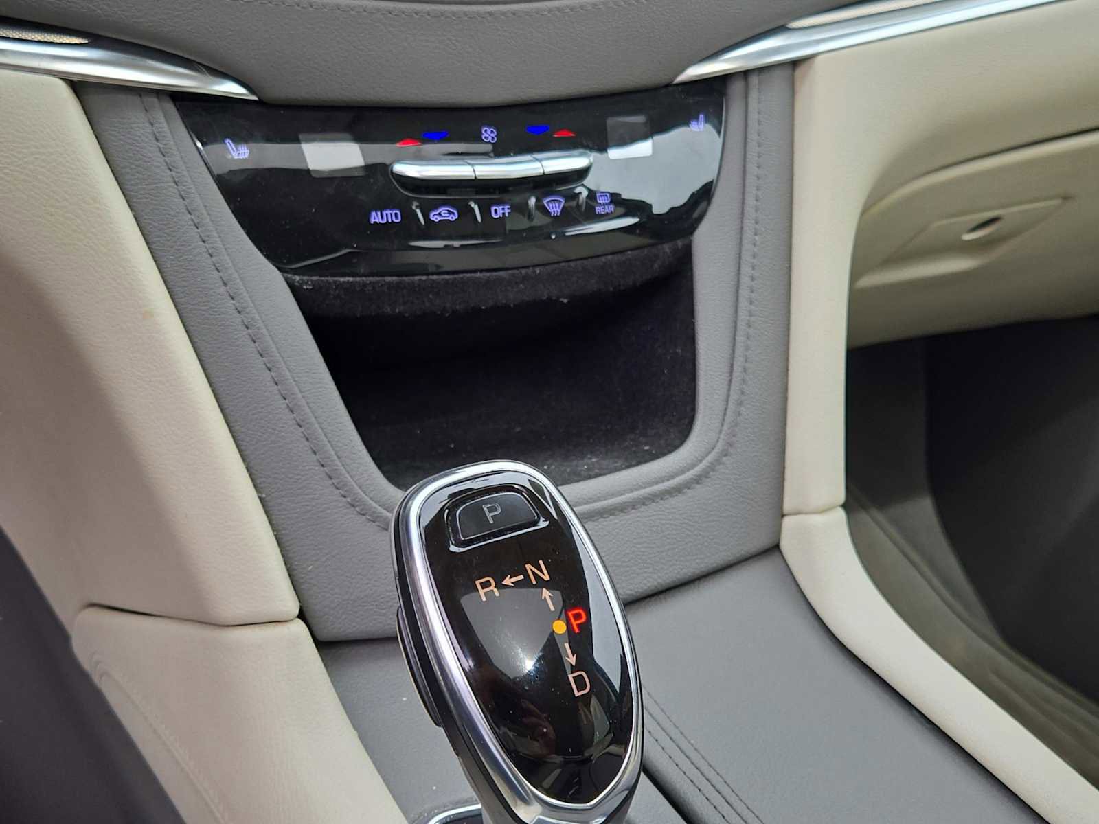 Used 2017 Cadillac XT5 Luxury w/ Driver Awareness Package image 27