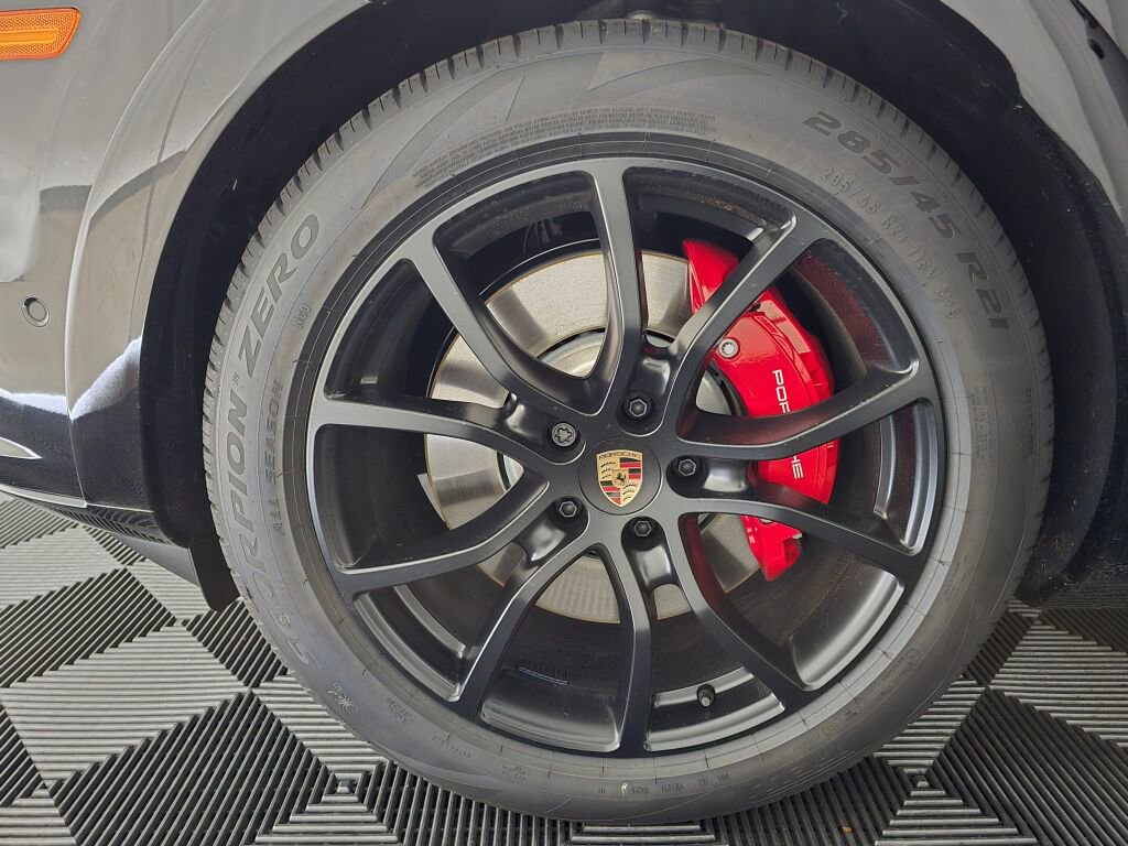New 2026 Porsche Cayenne GTS image 33