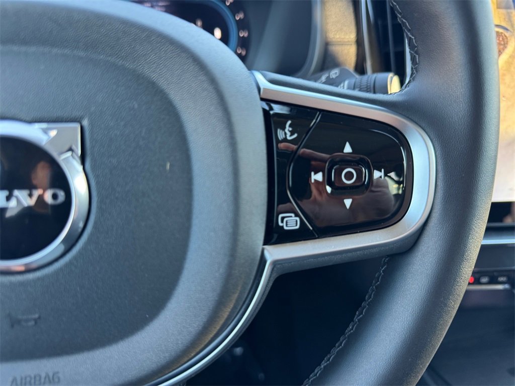 Certified 2025 Volvo XC90 B5 Plus image 15