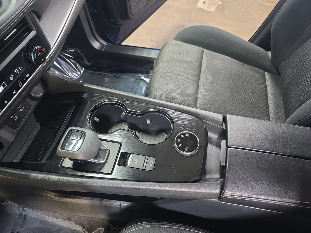 Used 2024 Nissan Rogue SV AWD/4WD image 23