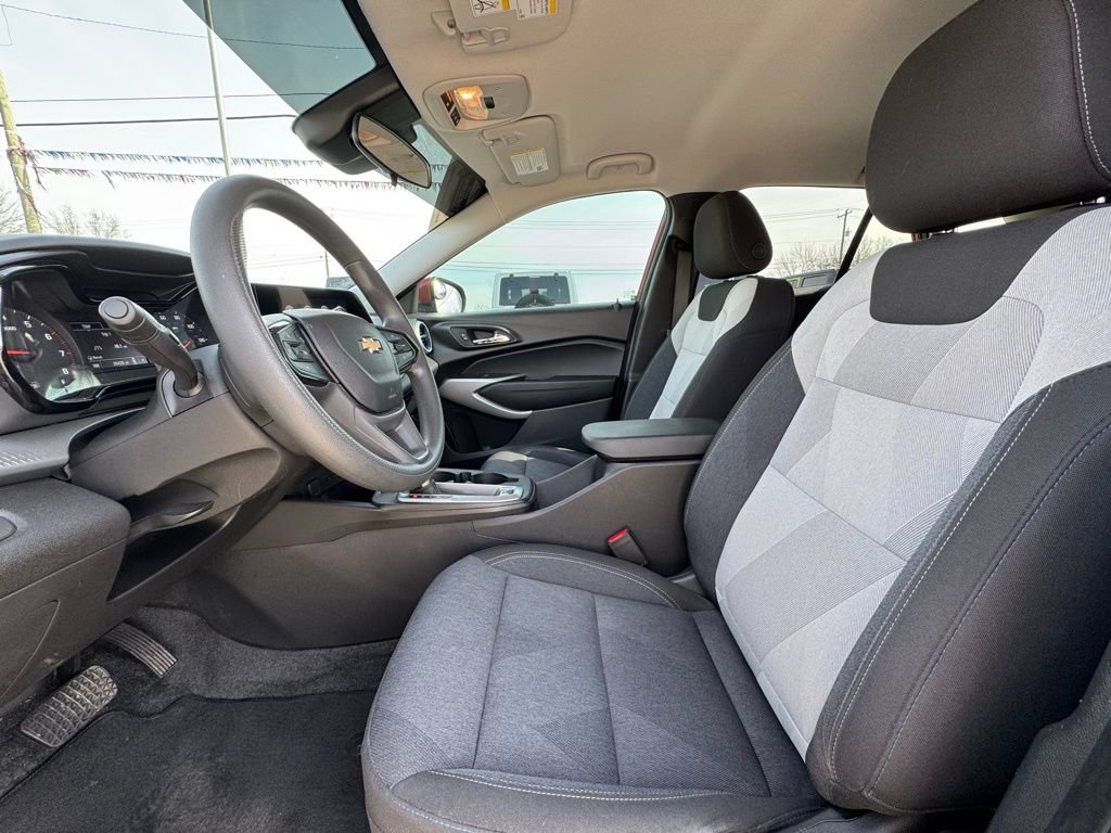 Used 2024 Chevrolet Trax LS w/ LS Convenience Package image 15