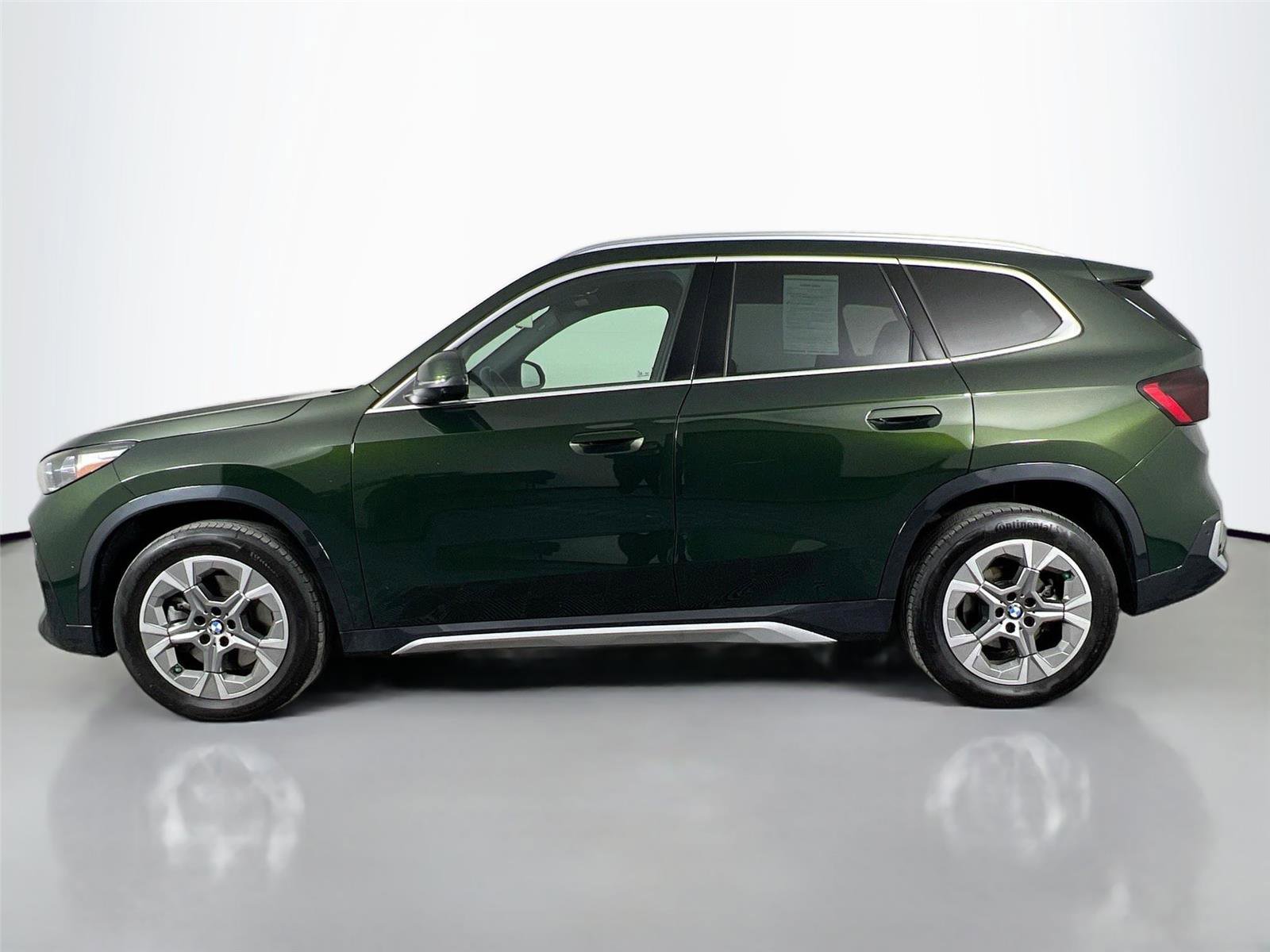 Certified 2025 BMW X1 xDrive28i w/ Technology Package AWD/4WD image 3