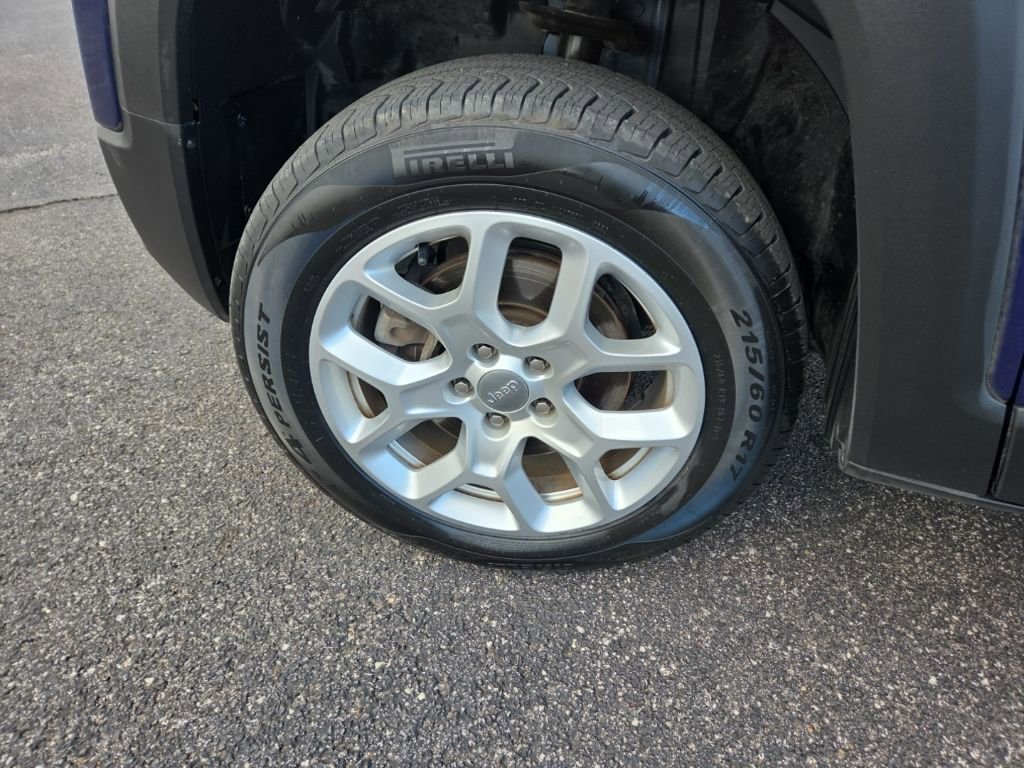 Used 2017 Jeep Renegade Latitude w/ Popular Equipment Group image 10