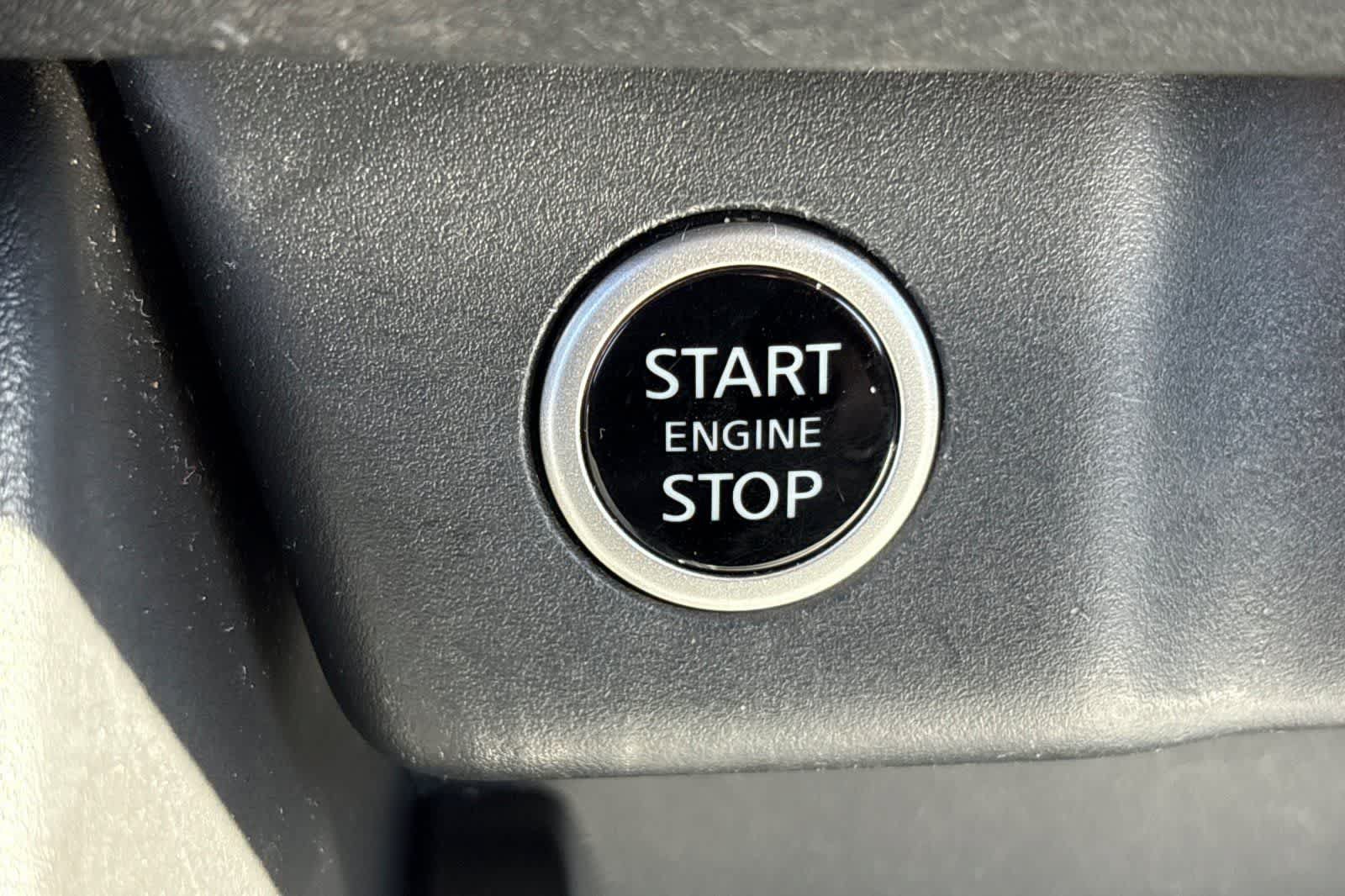 Certified 2023 Nissan Rogue SV FWD image 24