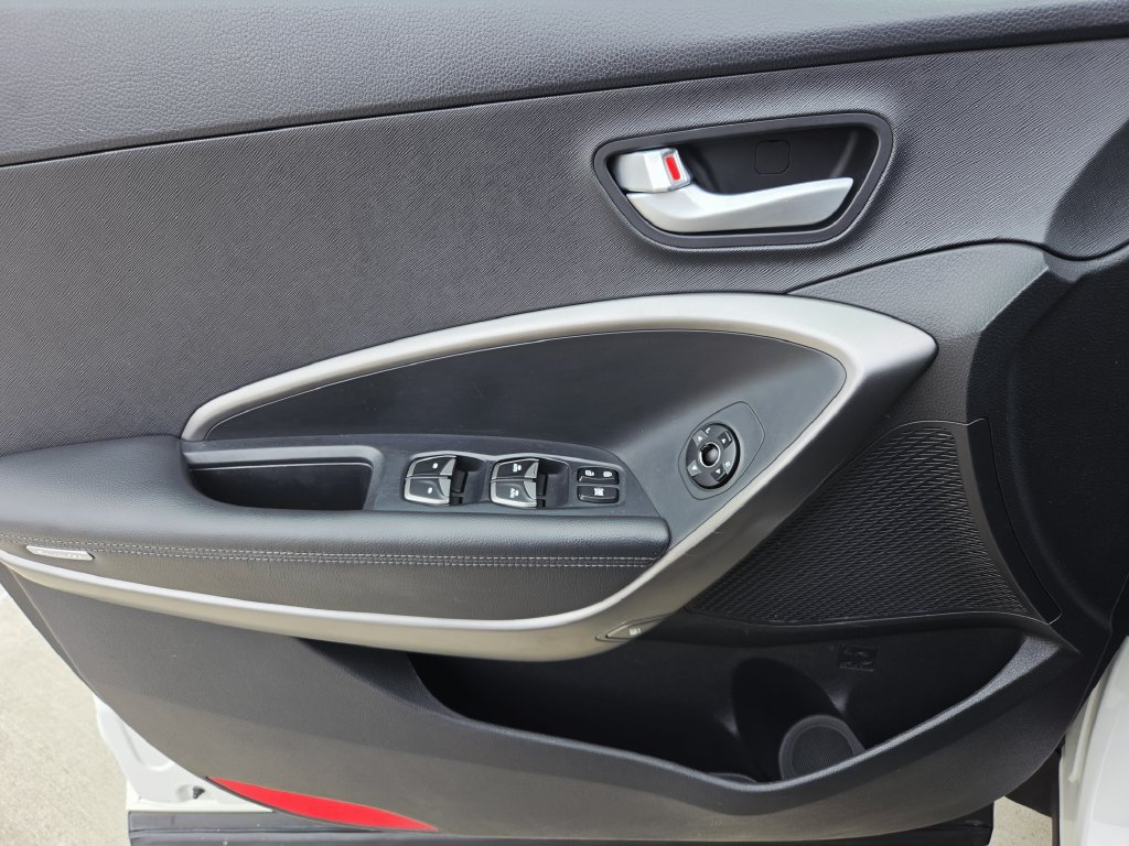 Used 2015 Hyundai Santa Fe Limited AWD/4WD image 16