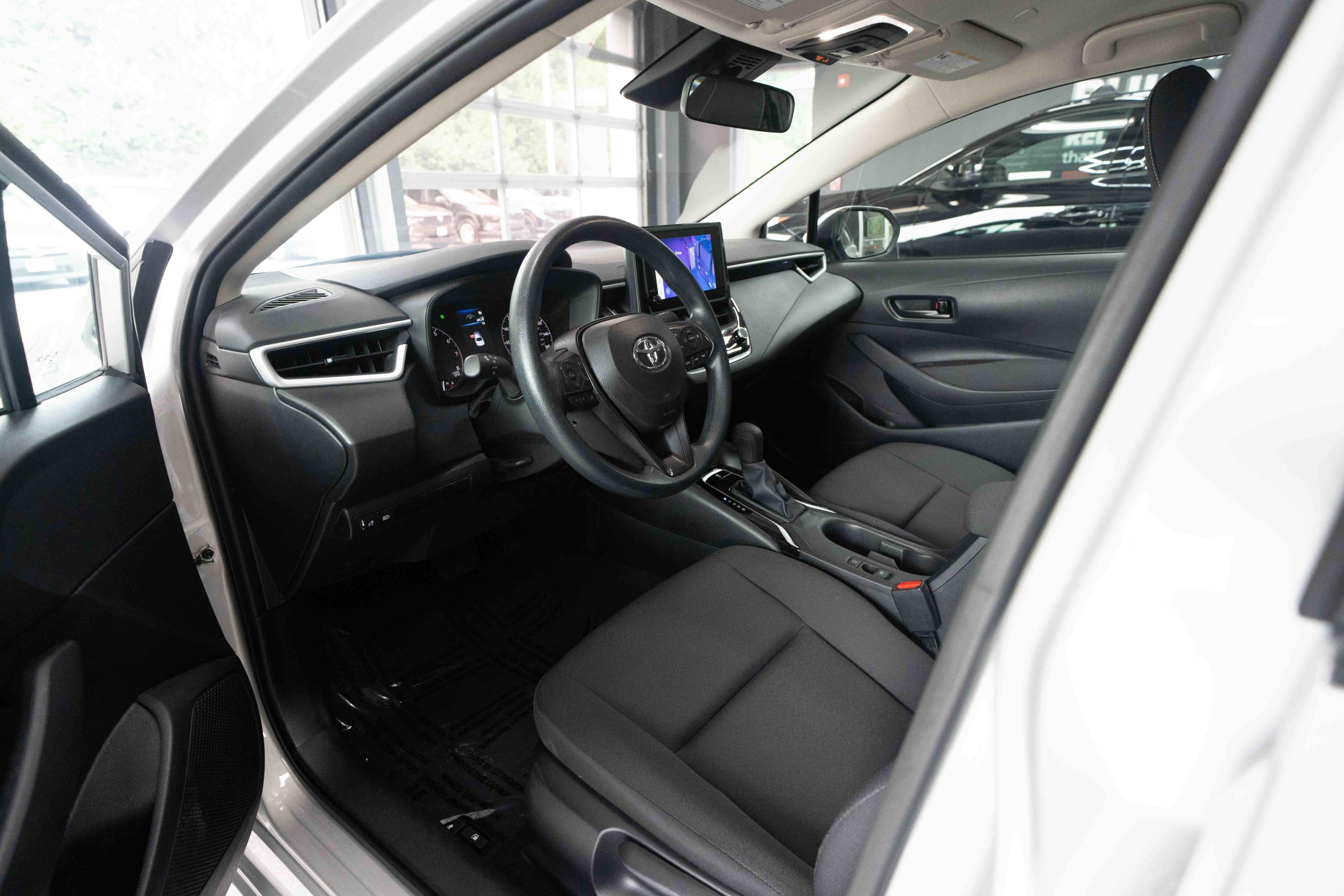 Used 2025 Toyota Corolla LE FWD image 8