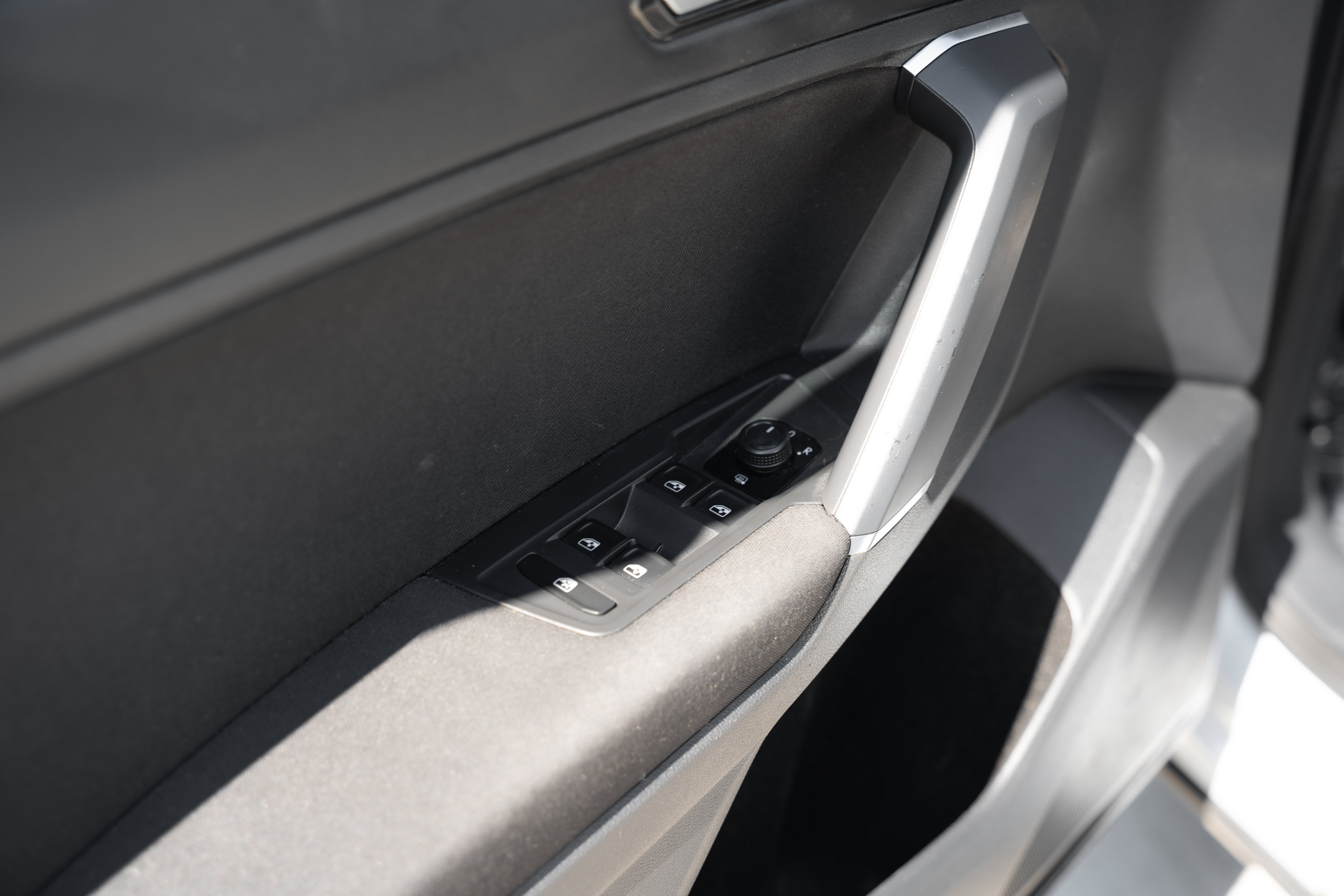 Used 2018 Volkswagen Tiguan S AWD/4WD image 18