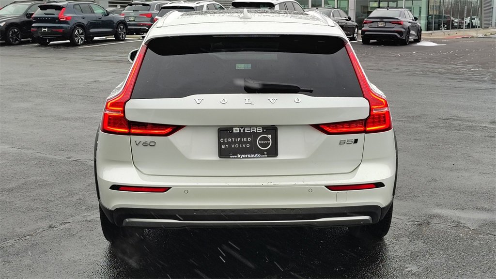 Certified 2025 Volvo V60 B5 Cross Country Plus image 28