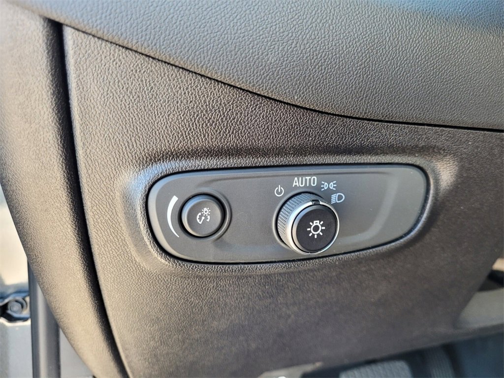 Used 2018 Chevrolet Equinox LT image 24