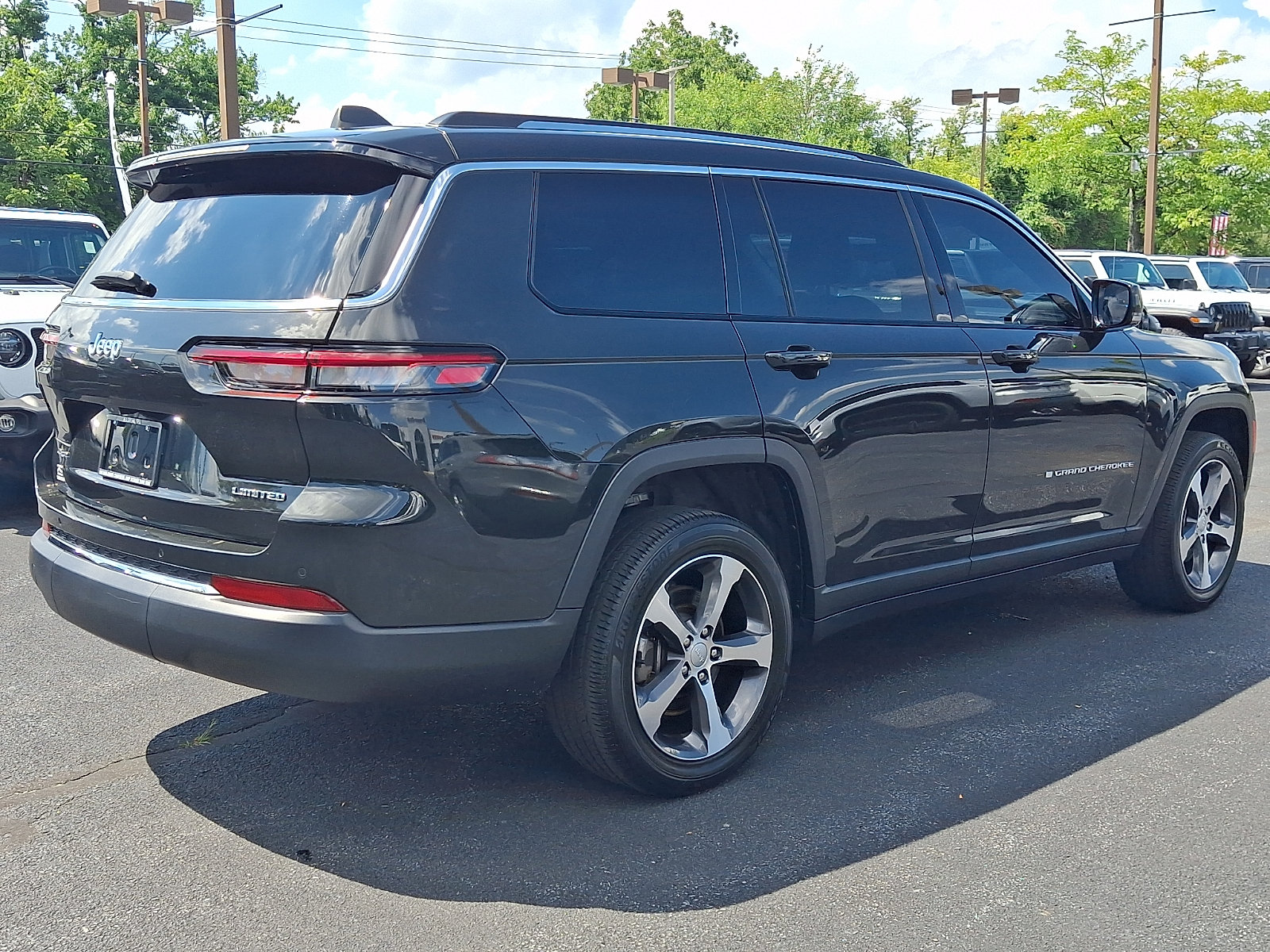 Used 2023 Jeep Grand Cherokee L Limited AWD/4WD image 4