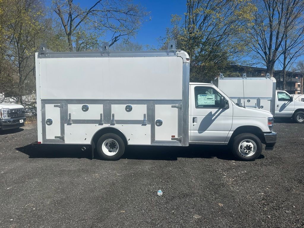 New 2026 Ford E-350 and Econoline 350 Super Duty w/ Power Equipment Group RWD image 4